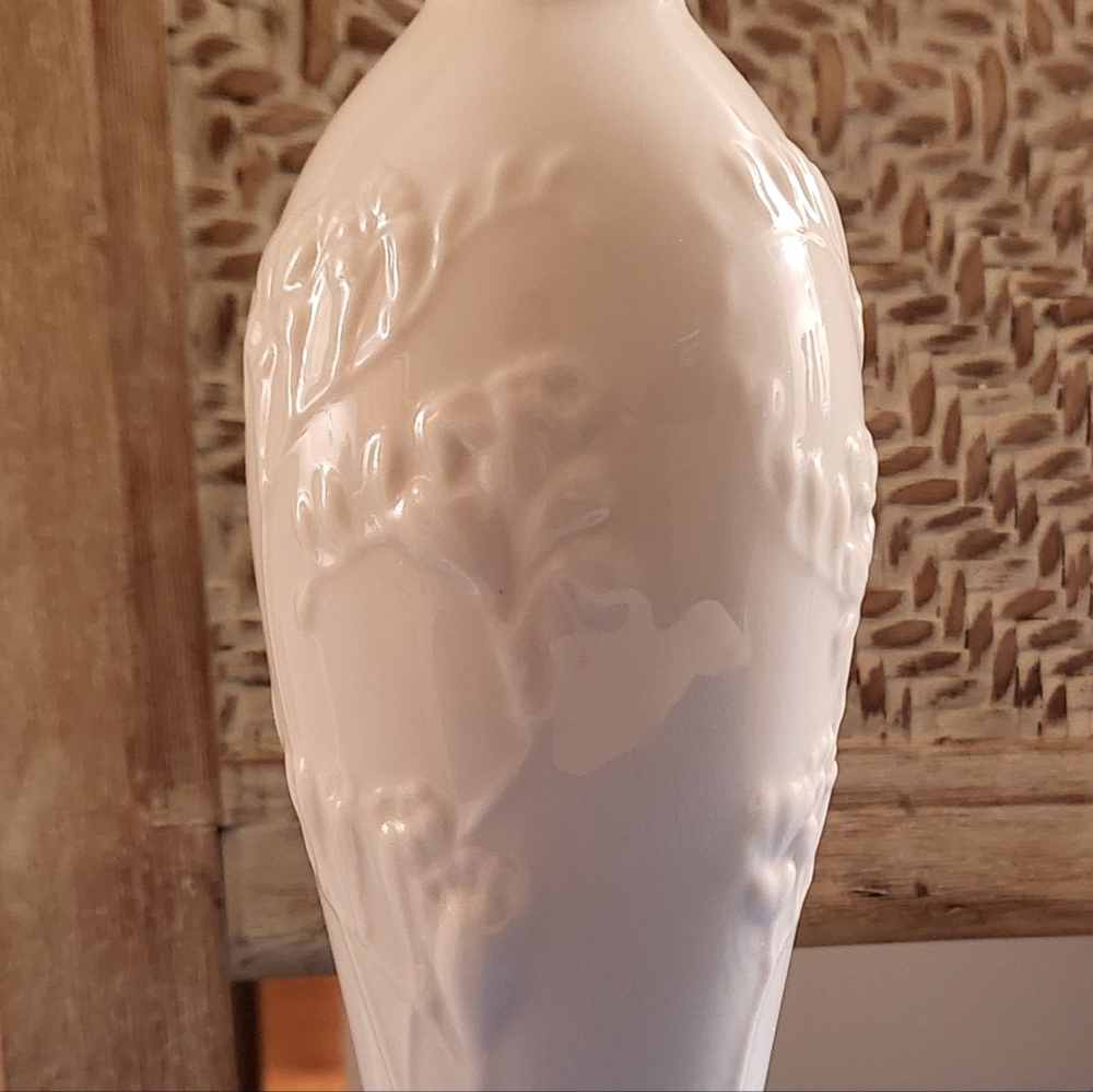 Lenox - VintageMade in USA Porcelain Vase Raised Flower Motif w/ 24 kt Gold Trim